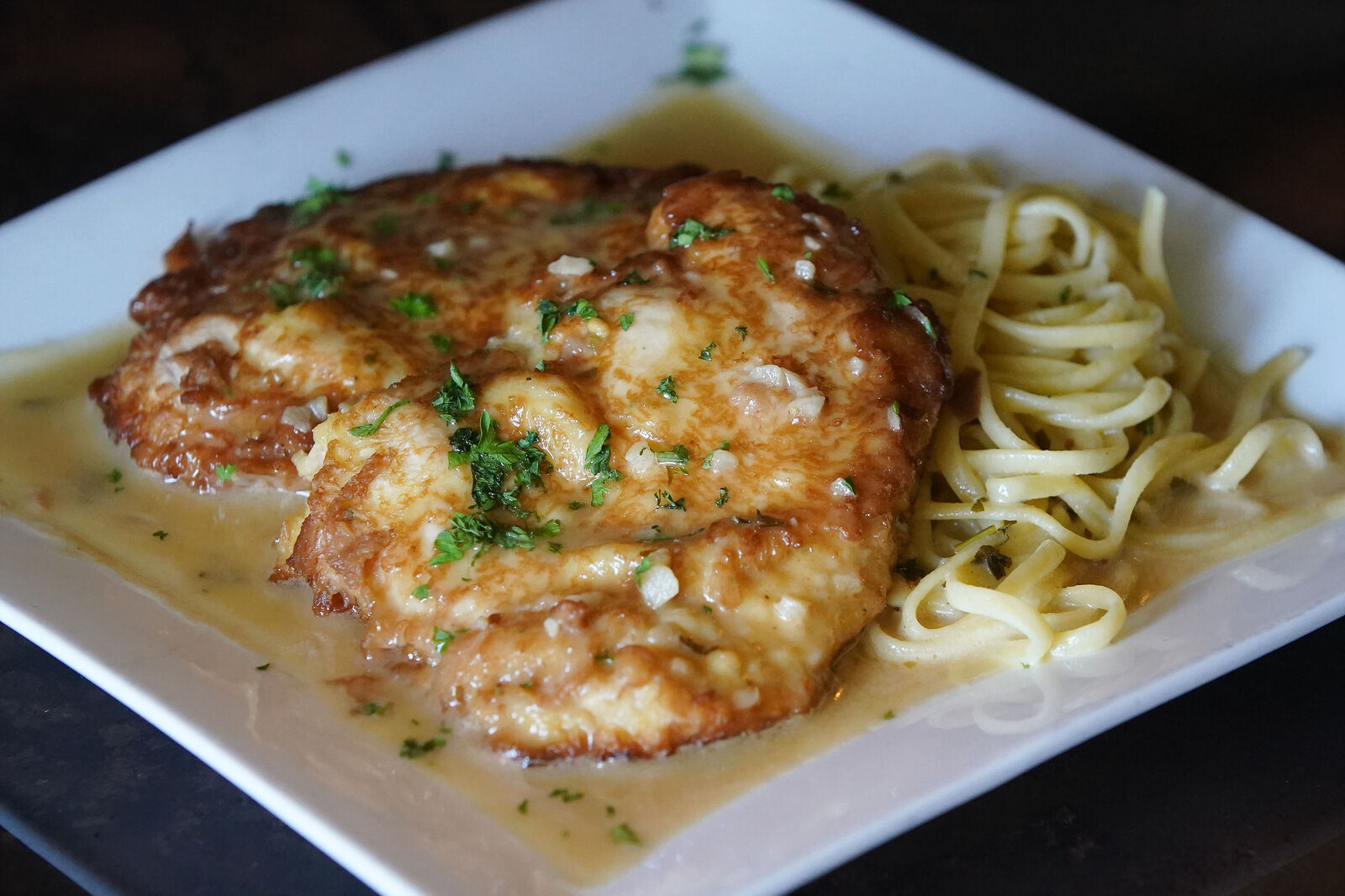 Poulet français au restaurant Ripa